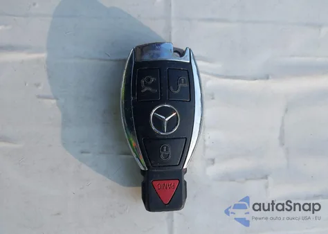 2013 Mercedes-Benz C 250 Sport z USA, uszkodzony, nr VIN WDDGF4HB4DR262945